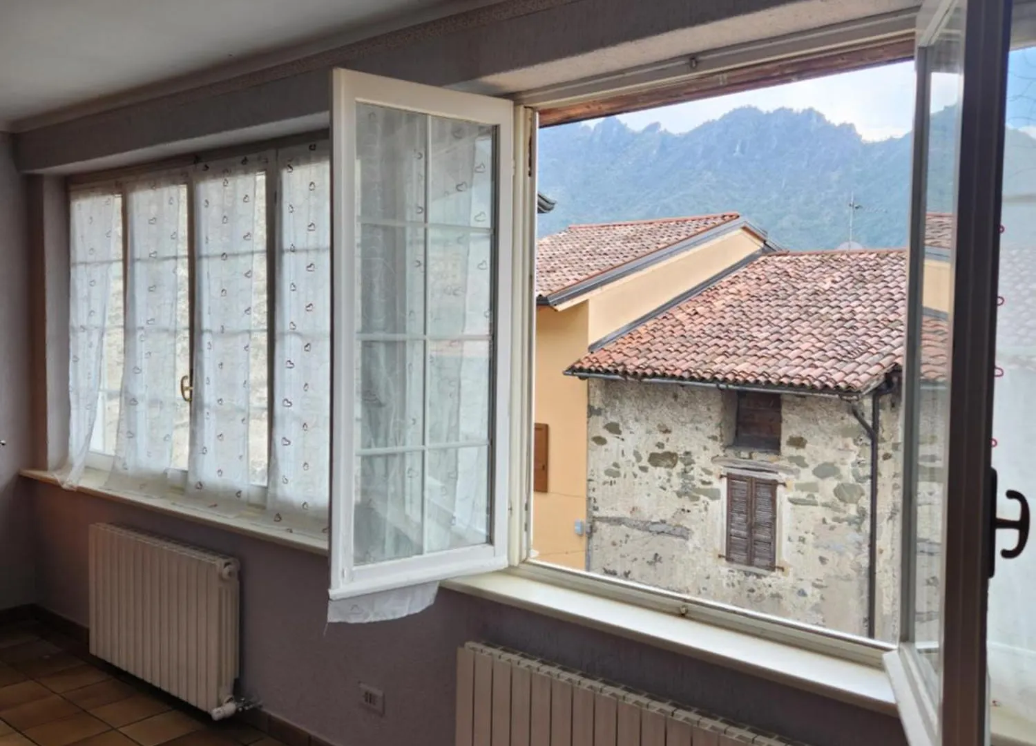 Kidonia - Mountain Iseo Lake Zone 0*,  Italy